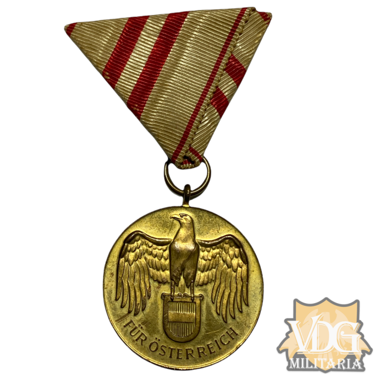 Austrian War Commemorative Medal with Swords Ribbon Bar 